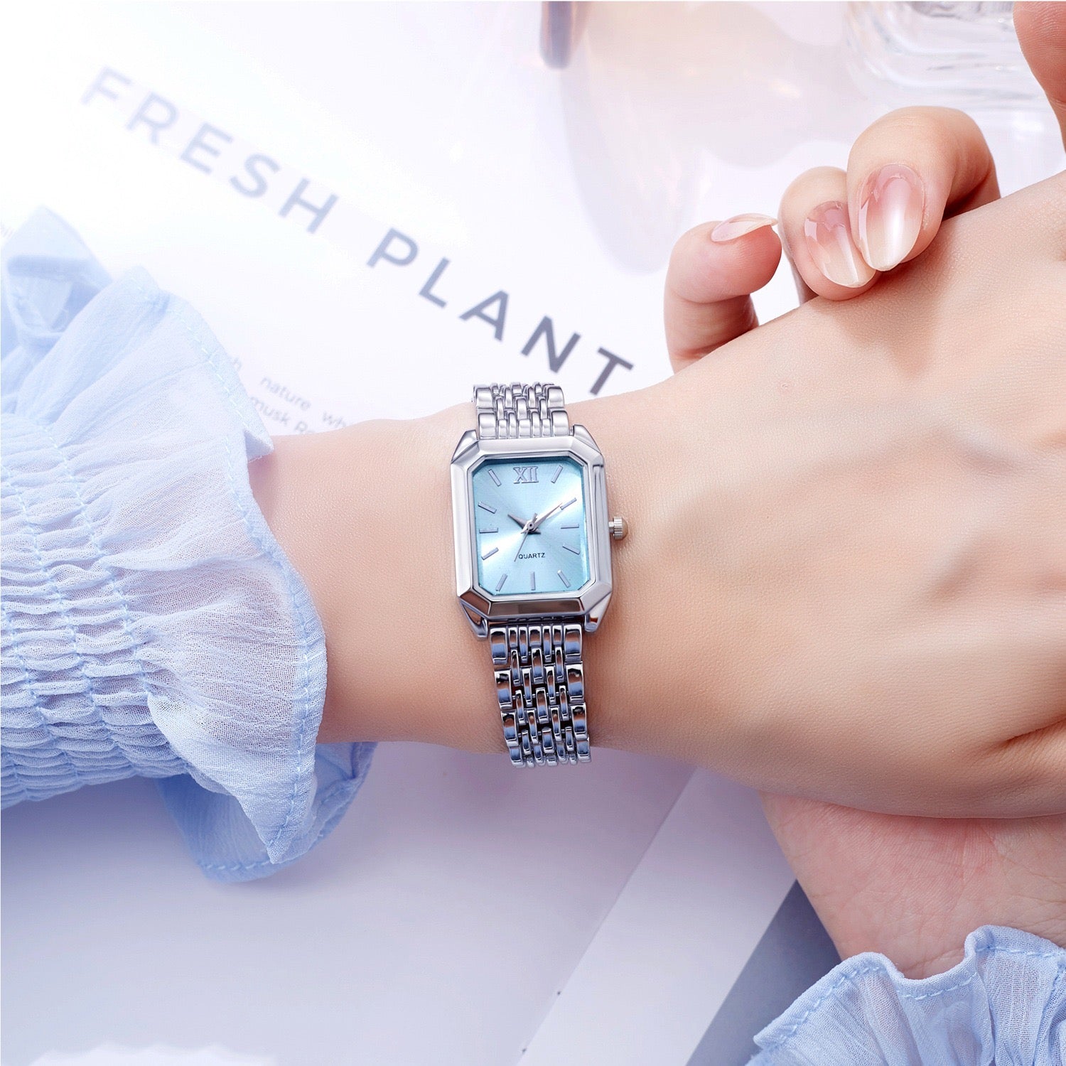 Women Square Gold Bracelet Wrist Watch, Luxury Analog Quartz Ladies Wristwatch