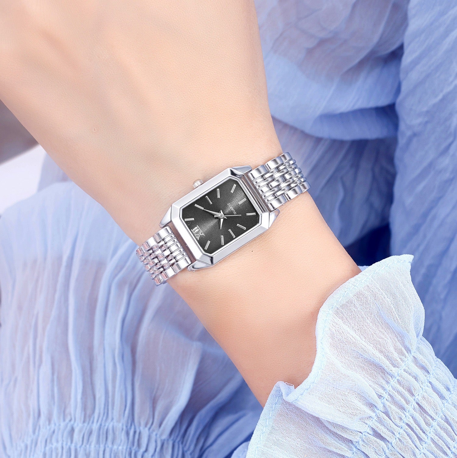 Women Square Gold Bracelet Wrist Watch, Luxury Analog Quartz Ladies Wristwatch